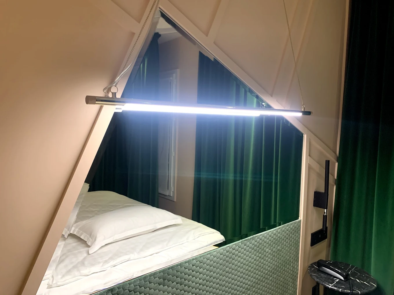 Miroir sur mesure dans un hôtel parisien