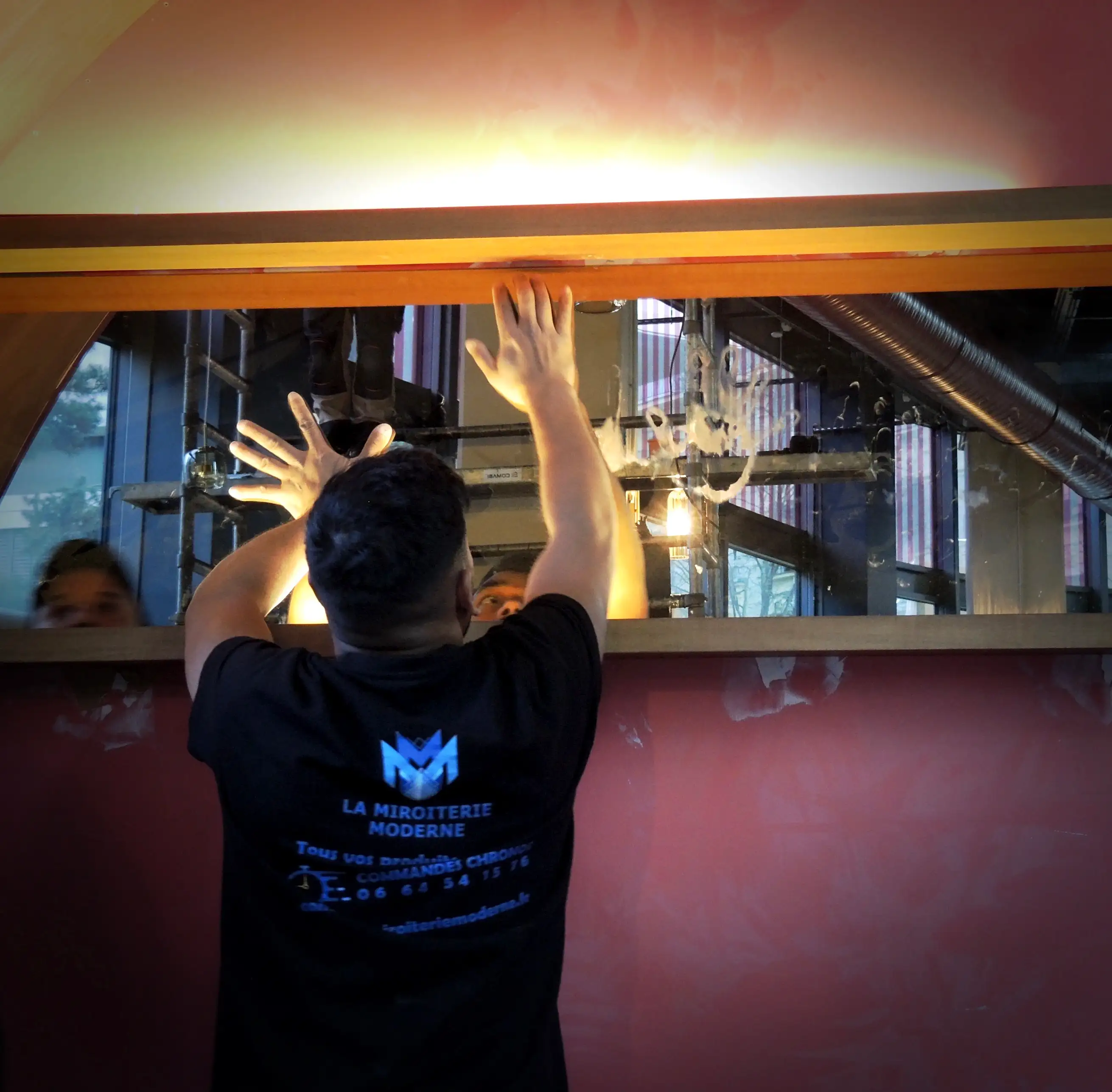 Pose de miroir sur mesure — La Miroiterie Moderne
